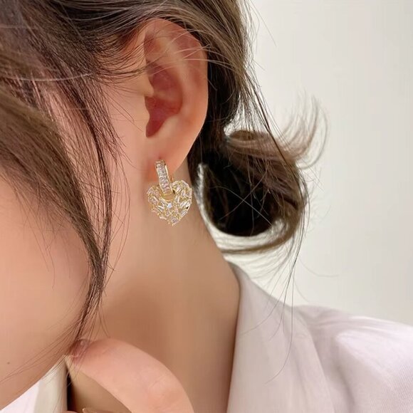 NEW 14k Gold Diamond Baguette Heart Hoop Earrings Gold Heart Huggies - Picture 4 of 6